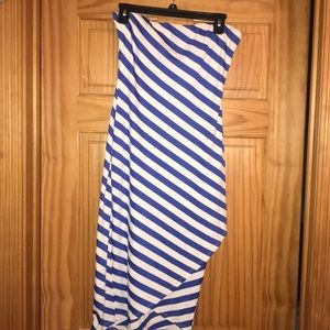 Blue/white strapless dress